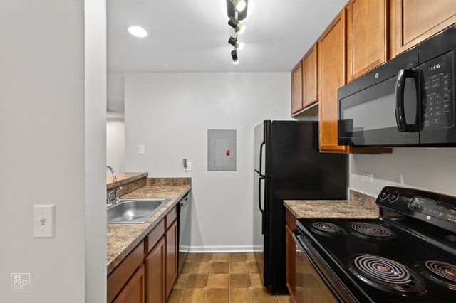 104 Glengarry Drive 208, Bloomingdale, IL 60108