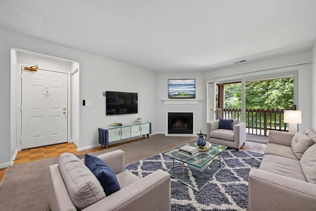 104 Glengarry Drive 208, Bloomingdale, IL 60108