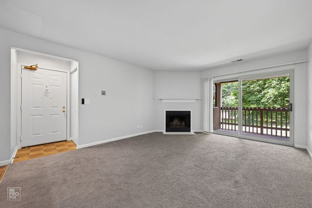 104 Glengarry Drive 208, Bloomingdale, IL 60108