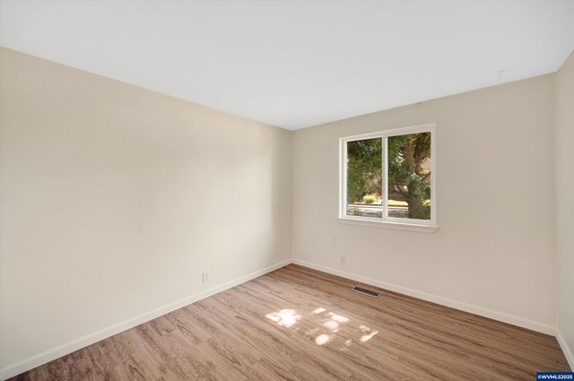 562 Wagon Road Dr SE, Salem, OR 97317