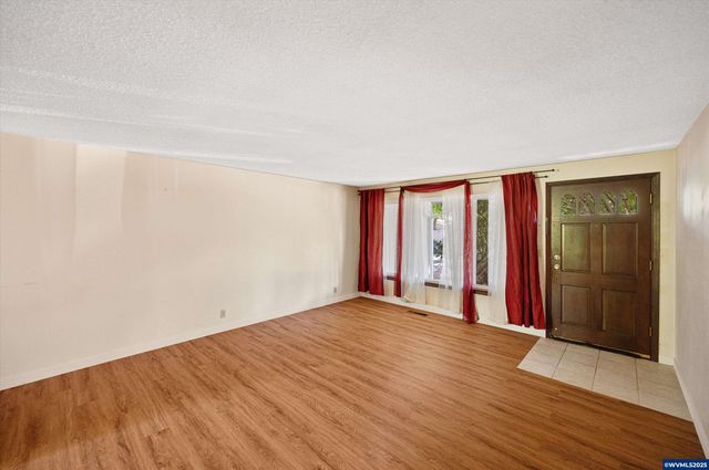 562 Wagon Road Dr SE, Salem, OR 97317