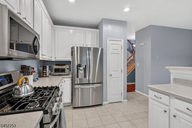 252 Ridge Dr, Pompton Lakes Boro, NJ 07442