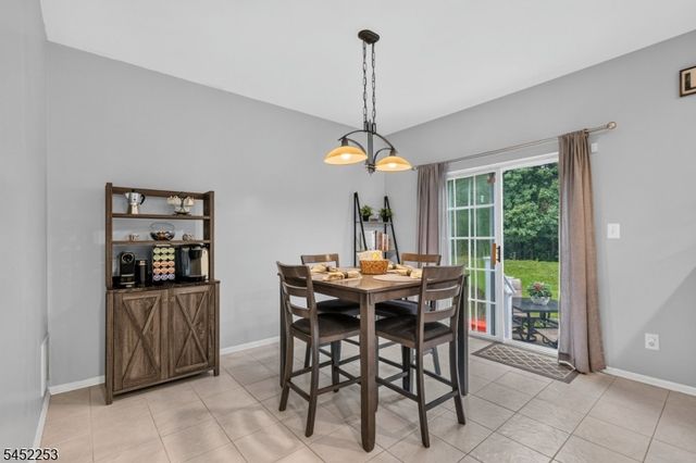 252 Ridge Dr, Pompton Lakes Boro, NJ 07442