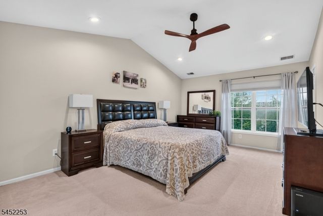 252 Ridge Dr, Pompton Lakes Boro, NJ 07442