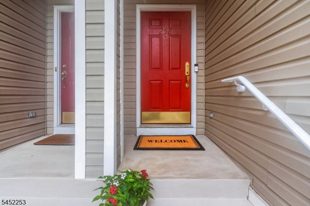 252 Ridge Dr, Pompton Lakes Boro, NJ 07442