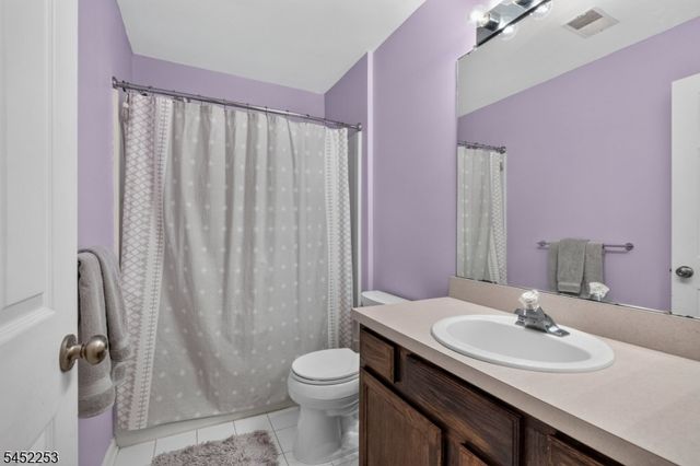 252 Ridge Dr, Pompton Lakes Boro, NJ 07442