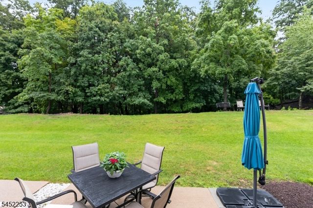 252 Ridge Dr, Pompton Lakes Boro, NJ 07442