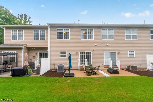 252 Ridge Dr, Pompton Lakes Boro, NJ 07442