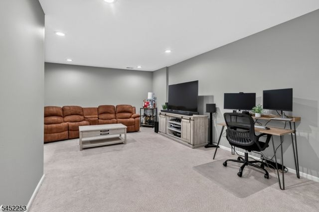252 Ridge Dr, Pompton Lakes Boro, NJ 07442