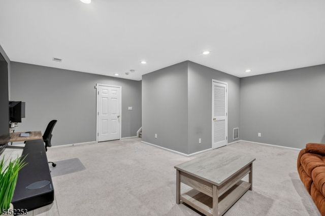 252 Ridge Dr, Pompton Lakes Boro, NJ 07442