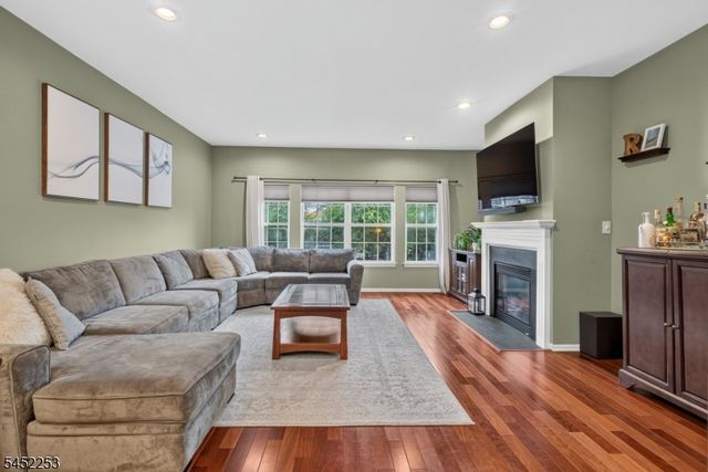 252 Ridge Dr, Pompton Lakes Boro, NJ 07442