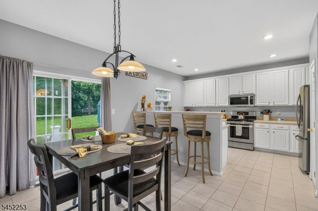 252 Ridge Dr, Pompton Lakes Boro, NJ 07442