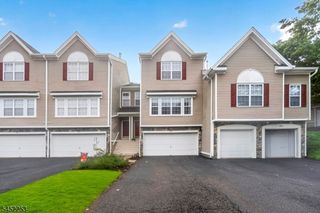 252 Ridge Dr, Pompton Lakes Boro, NJ 07442
