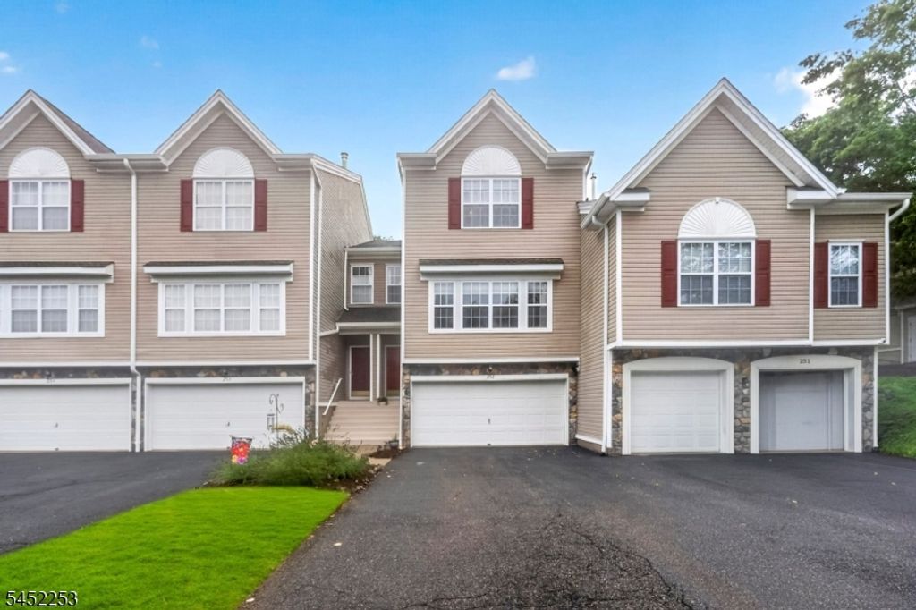 252 Ridge Dr, Pompton Lakes Boro, NJ 07442