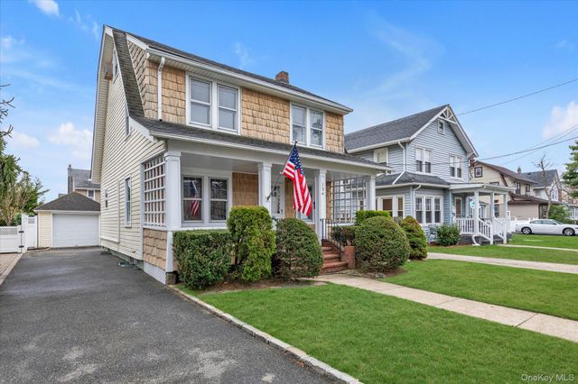 154 Rocklyn Avenue, Lynbrook, NY 11563