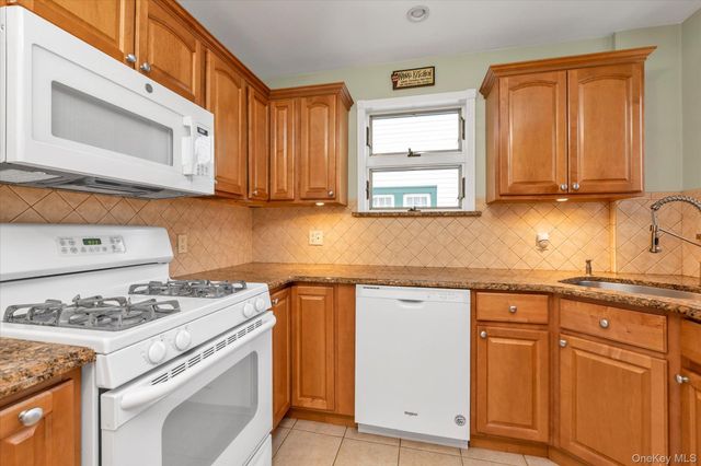 154 Rocklyn Avenue, Lynbrook, NY 11563