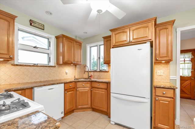 154 Rocklyn Avenue, Lynbrook, NY 11563