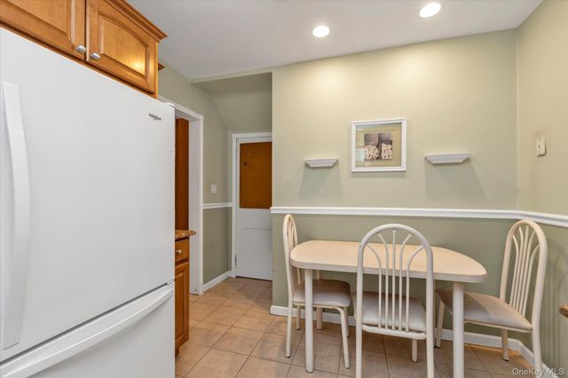 154 Rocklyn Avenue, Lynbrook, NY 11563
