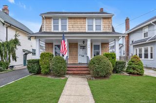 154 Rocklyn Avenue, Lynbrook, NY 11563