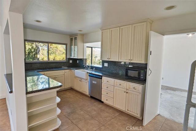 93 N Dewey, Newbury Park, CA 91320