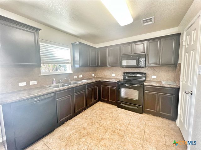 655 Tom Kemp Drive, New Braunfels, TX 78130