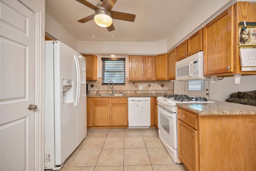 512 E Mission Street, Crowley, TX 76036 — photo 4