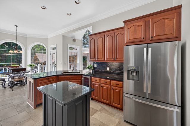 25 W Laurel Ave, Mcminnville, TN 37110