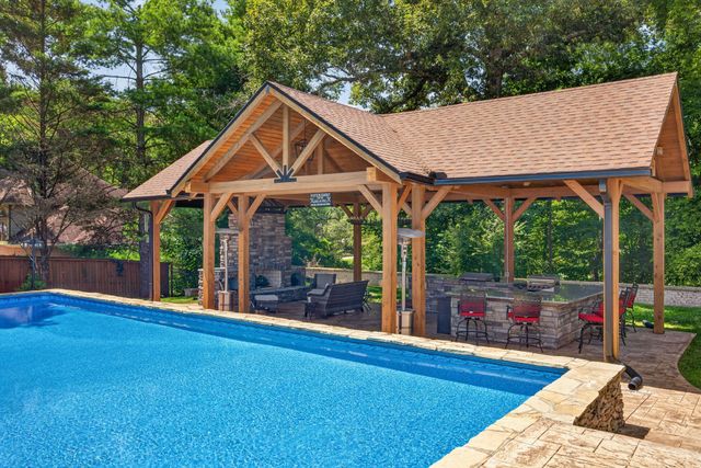 25 W Laurel Ave, Mcminnville, TN 37110