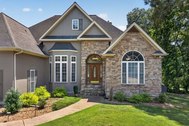 25 W Laurel Ave, Mcminnville, TN 37110