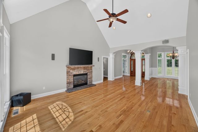 25 W Laurel Ave, Mcminnville, TN 37110