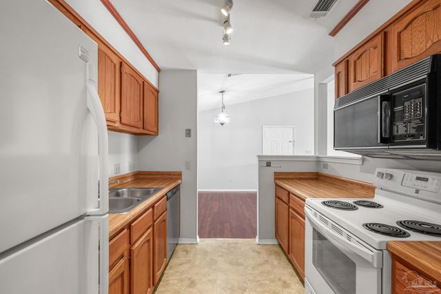 7171 N 9th Ave B-5, Pensacola, FL 32504