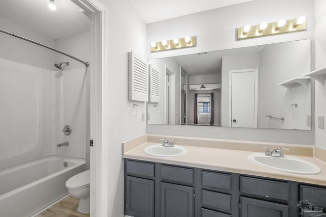 7171 N 9th Ave B-5, Pensacola, FL 32504