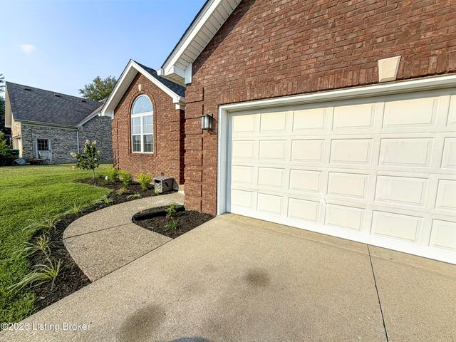 484 New Christman Ln, Shepherdsville, KY 40165