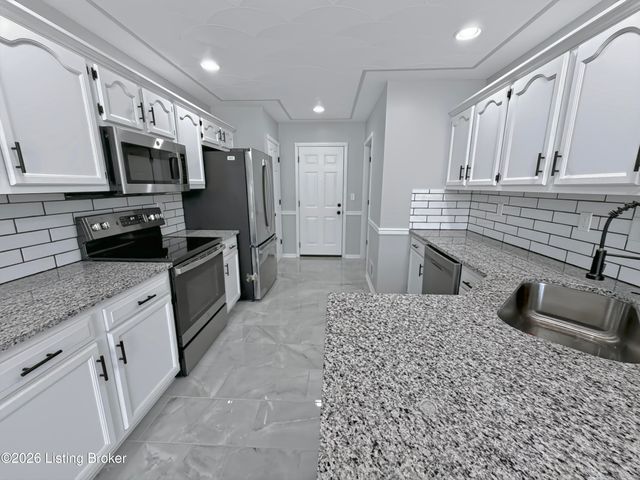 484 New Christman Ln, Shepherdsville, KY 40165