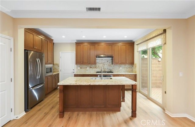 220 Kempton, Irvine, CA 92620