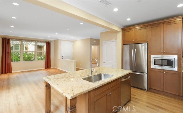 220 Kempton, Irvine, CA 92620