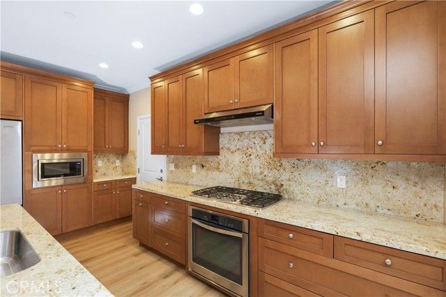 220 Kempton, Irvine, CA 92620