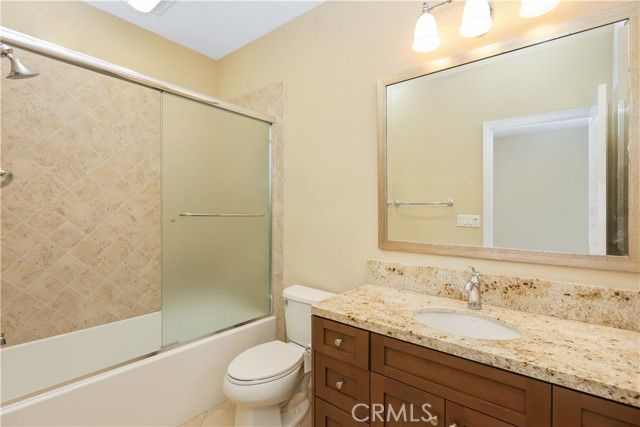 220 Kempton, Irvine, CA 92620