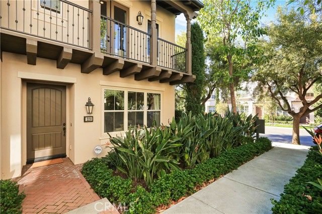220 Kempton, Irvine, CA 92620