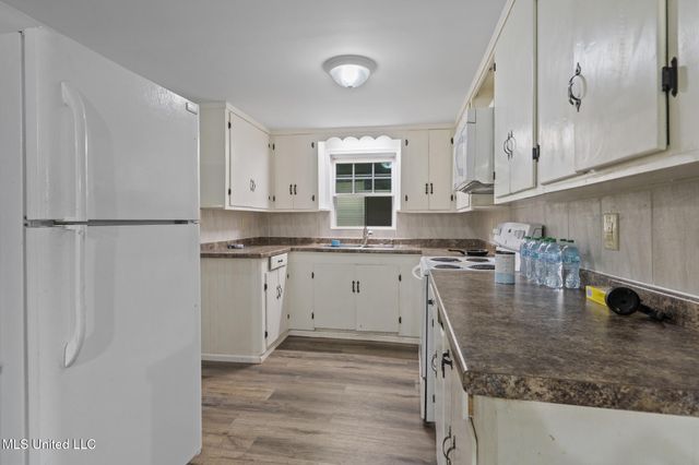 529 Pear Street, Ocean Springs, MS 39564