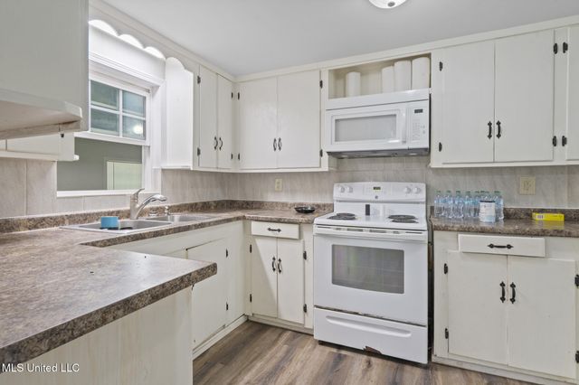 529 Pear Street, Ocean Springs, MS 39564