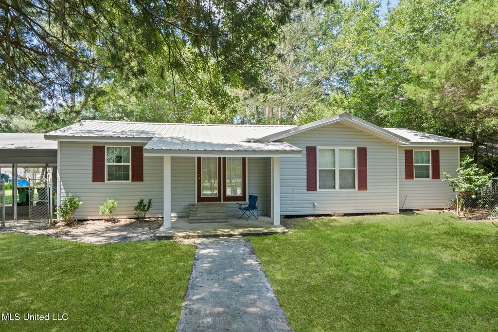529 Pear Street, Ocean Springs, MS 39564