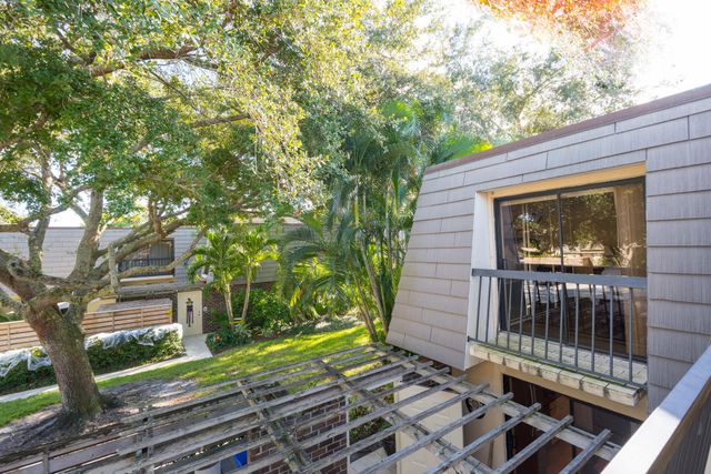 130 1st Terrace, Palm Beach Gardens, FL 33418