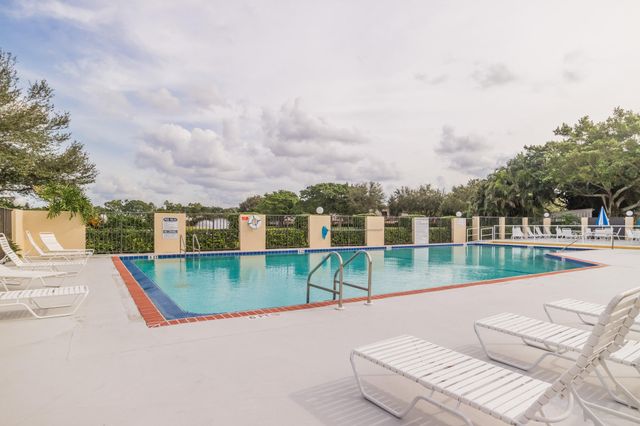 130 1st Terrace, Palm Beach Gardens, FL 33418