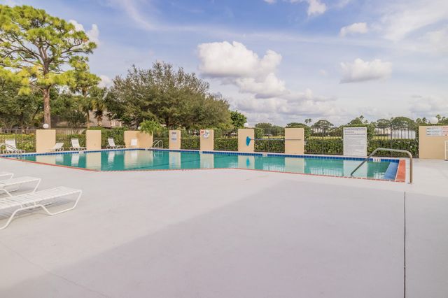 130 1st Terrace, Palm Beach Gardens, FL 33418