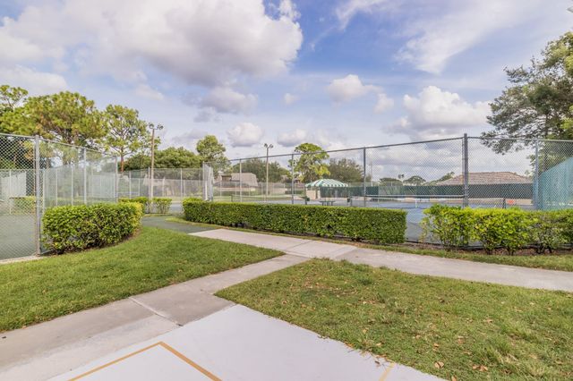 130 1st Terrace, Palm Beach Gardens, FL 33418