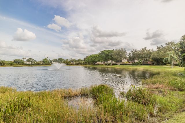 130 1st Terrace, Palm Beach Gardens, FL 33418