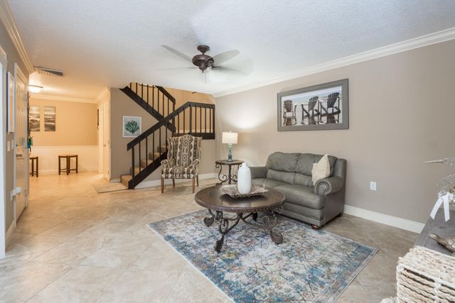 130 1st Terrace, Palm Beach Gardens, FL 33418