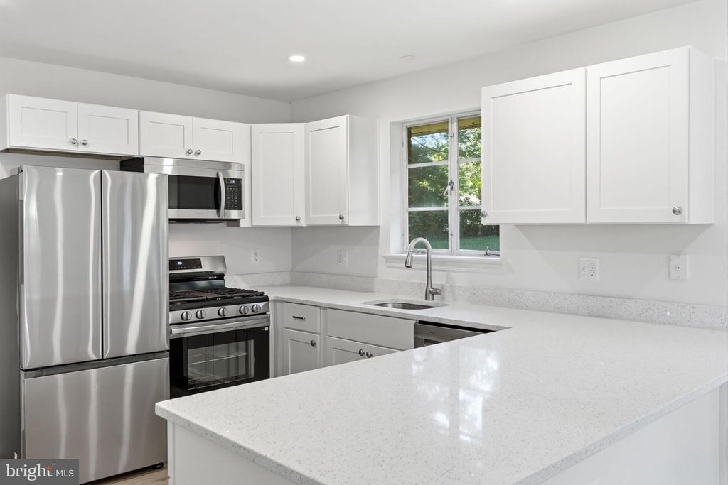 8009 GOSPORT LN, Springfield, VA 22151