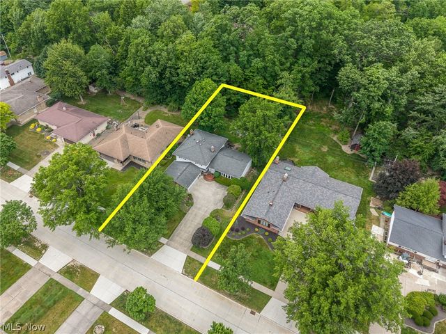 13760 Arrowhead Trail, Middleburg Heights, OH 44130